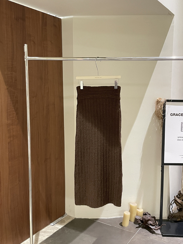 Pletena ravna duga suknja s fleece teksturom, akrilna mješavina sa spandeksom, visoka elastičnost, zima 2025