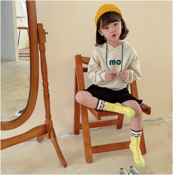 Șosete pentru copii, lungime medie, din bumbac, tricotaj Jacquard, modele: dungile și carouri, pentru copii 3–8 ani.