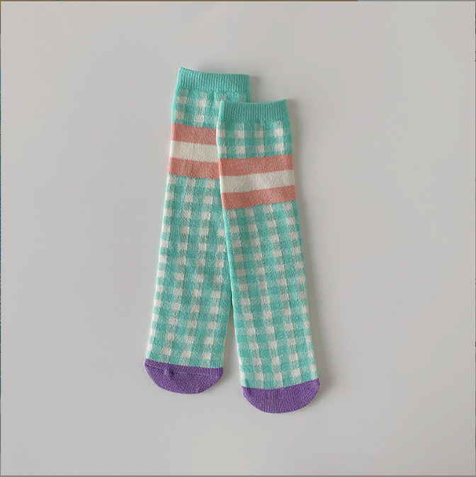 Șosete pentru copii, lungime medie, din bumbac, tricotaj Jacquard, modele: dungile și carouri, pentru copii 3–8 ani.