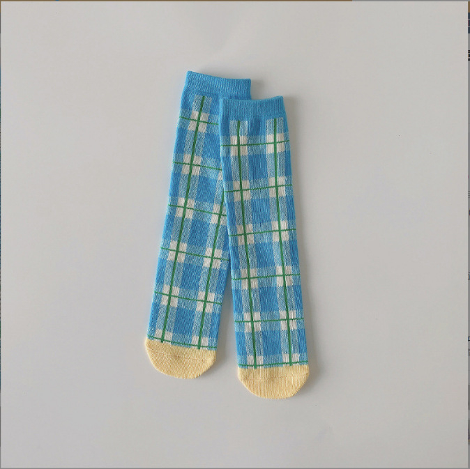 Șosete pentru copii, lungime medie, din bumbac, tricotaj Jacquard, modele: dungile și carouri, pentru copii 3–8 ani.