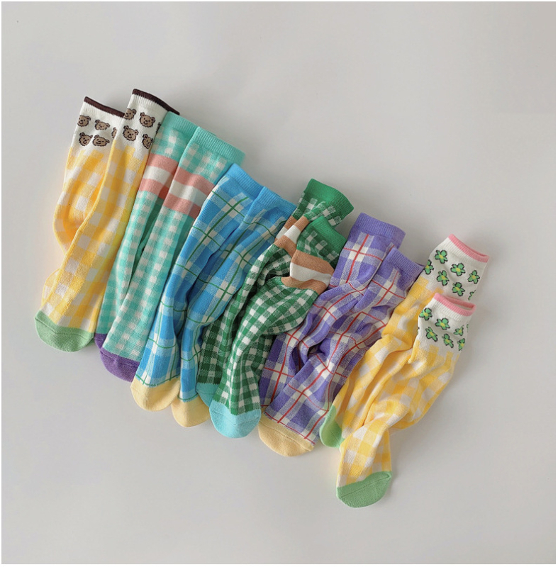 Șosete pentru copii, lungime medie, din bumbac, tricotaj Jacquard, modele: dungile și carouri, pentru copii 3–8 ani.