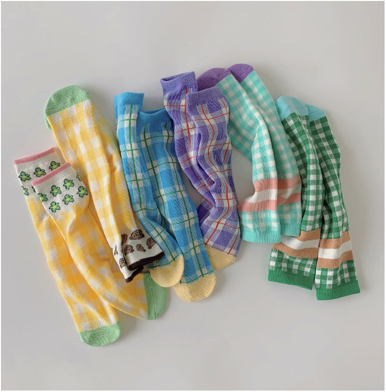 Șosete pentru copii, lungime medie, din bumbac, tricotaj Jacquard, modele: dungile și carouri, pentru copii 3–8 ani.