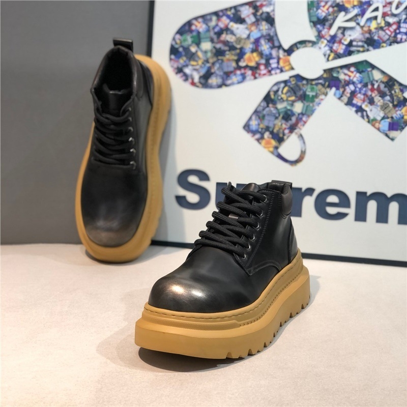 Muške Martin čizme, oštar vrh, dvostruka svinjska koža na gornjem dijelu, gumeni đon, povećanje visine, vezanje