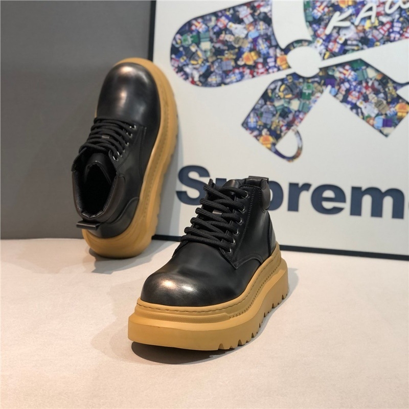 Muške Martin čizme, oštar vrh, dvostruka svinjska koža na gornjem dijelu, gumeni đon, povećanje visine, vezanje