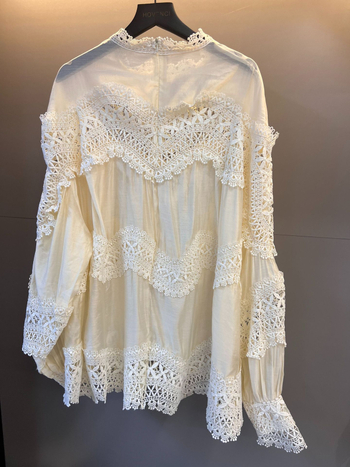 Pamučna košulja u francuskom stilu s izrezima, duge rukave, stojeći ovratnik, slobodan kroj, duljina 50–65 cm