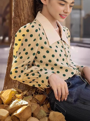 Košulja s polo ovratnikom, dugi lampasti rukavi, uzorak valovite točkice, detalji kolage, tkanina poliester-spandeks (≥95% poliester)