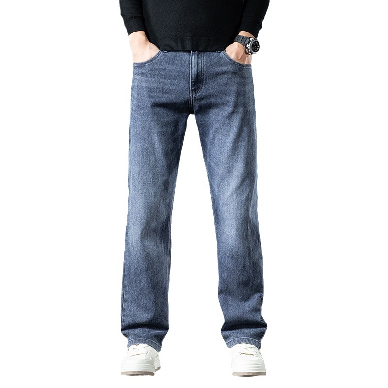 Muške traperice – minimalistički ravni kroj, opuštena silueta, visok pojas; debeli pamucni denim, zima 2025