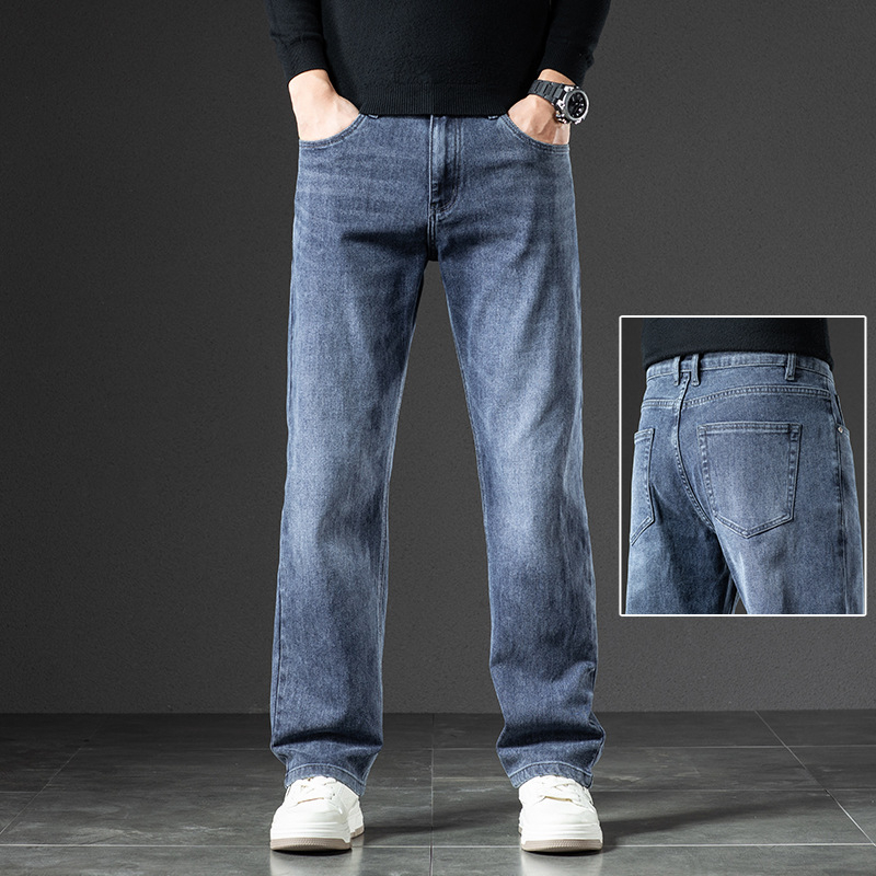 Muške traperice – minimalistički ravni kroj, opuštena silueta, visok pojas; debeli pamucni denim, zima 2025