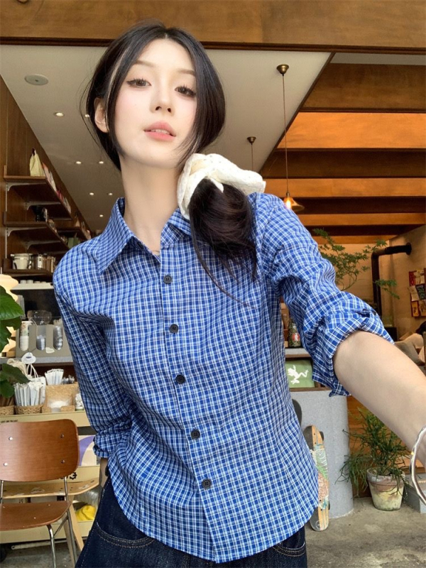 Női pólónyakú ing kockás mintával, karcsúsított szabás, hosszú ujjú, poliészter