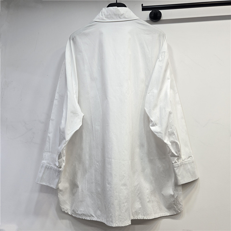 Ženska košulja s polo ovratnikom, ležernog kroja, dugi rukavi, trodimenzionalni kroj, prednje zatvaranje s metalnim kopčama