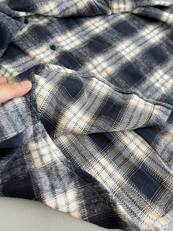 Ženska kapućasta košulja-jakna s poliesterom, slobodan kroj kardigan stila, prugasti/kockasti uzorak, dugi rukavi, srednja duljina