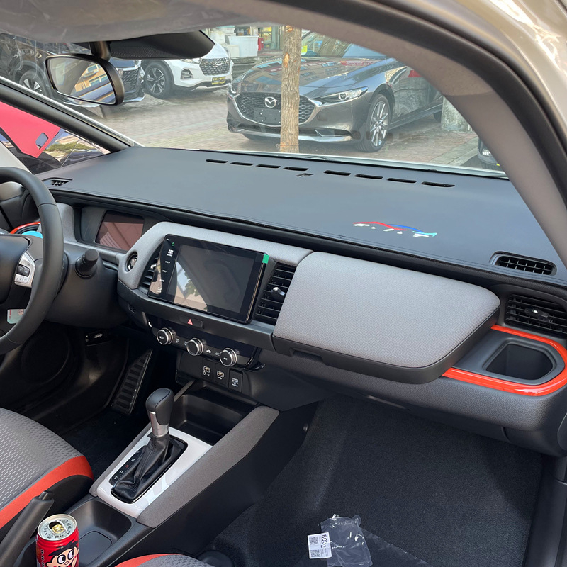 Подложка за табло за защита от слънце — универсална за четири сезона, микрофибърна кожа, отпечатано лого, Foot Jie long