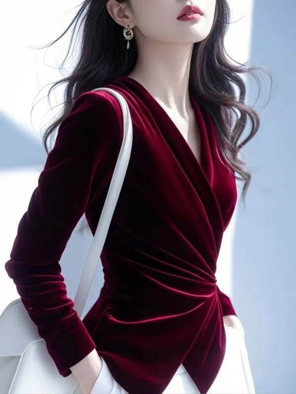 Košulja od baršuna s V izrezom, dugim rukavima, glavnim materijalom 30–50% poliester, proljeće 2025