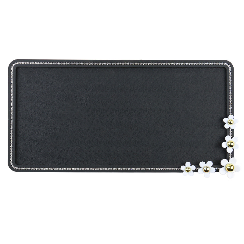 Covoraș antiderapant auto pentru bord și consolă centrală, suport pentru telefon, protecție solară, rezistent la temperaturi înalte, decor interior • Brand Thousand Oaks • Cod produs 9248 • Material: PVC + cristale + metal