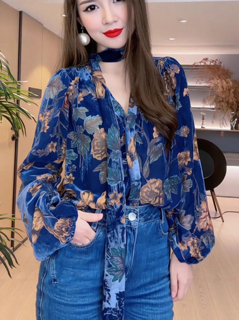 Poliesterska košulja s V-izrezom i dugim rukavima, ležerni kroj, elegantan uredski stil, jesen 2025