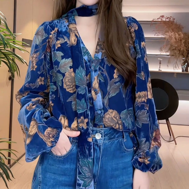 Poliesterska košulja s V-izrezom i dugim rukavima, ležerni kroj, elegantan uredski stil, jesen 2025