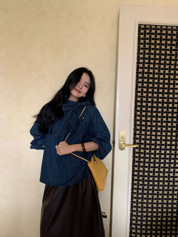 Ženska džins košulja sa stojećim ovratnikom, široka silueta, dugi rukavi, šavovi dekorativni, 95% pamuk