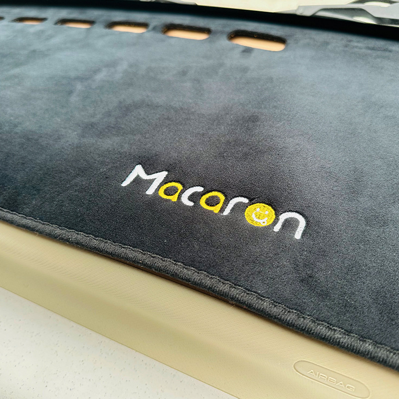 Maidali plišani tapis za ploču automobila, protuklizni, dekorativno skladište za središnju konzolu, univerzalni dizajn za četiri sezone, s logom Maidali