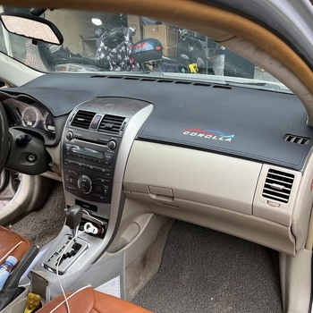 Kožna prostirka za središnju konzolu, zaštita od odsjaja Toyota Corolla 2007–2013