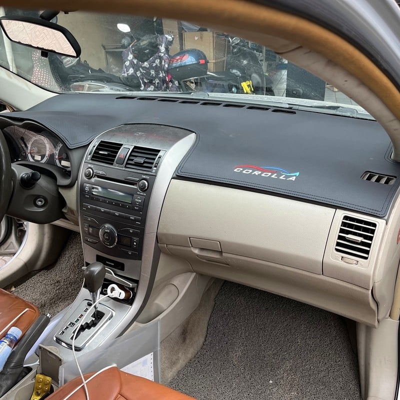 Kožna prostirka za središnju konzolu, zaštita od odsjaja Toyota Corolla 2007–2013