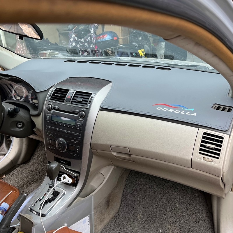 Kožna prostirka za središnju konzolu, zaštita od odsjaja Toyota Corolla 2007–2013