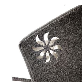 Κάλυμμα ταμπλό αυτοκινήτου από πολυεστέρα — αντιολισθητικό σχέδιο, προστασία για όλες τις εποχές, δυνατότητα εξατομίκευσης