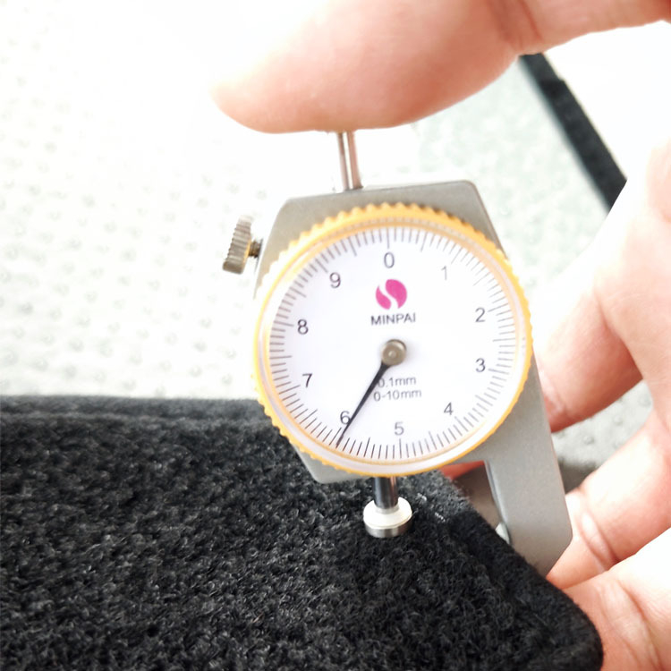 Κάλυμμα ταμπλό αυτοκινήτου από πολυεστέρα — αντιολισθητικό σχέδιο, προστασία για όλες τις εποχές, δυνατότητα εξατομίκευσης