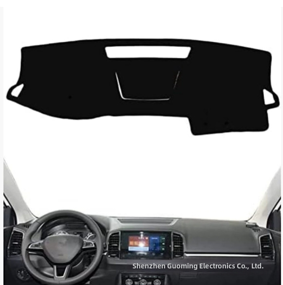 Kryt palubnej dosky pre Skoda Karoq 2017–2022; všetky ročné obdobia, materiál polyester-silikón, prispôsobenie, tlač loga, značka Emperor Shang