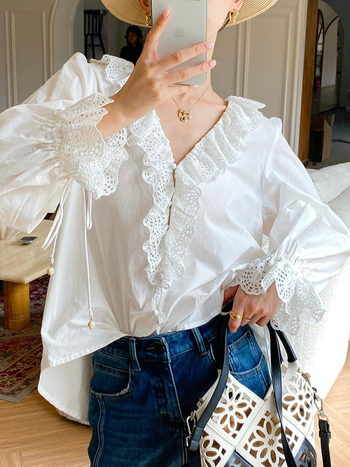 Ženska pamučna košulja s vezom, zvonovi rukavi, V-izrez, francuski stil (Pamuk; Vez; Zvonovi rukavi; V-izrez; Francuski stil)