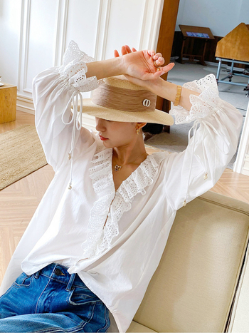 Ženska pamučna košulja s vezom, zvonovi rukavi, V-izrez, francuski stil (Pamuk; Vez; Zvonovi rukavi; V-izrez; Francuski stil)