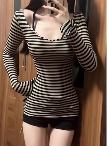 Ženska majica s prugastim uzorkom, dugi rukavi, dubok V izrez, uski kroj, srednja duljina 65–80 cm