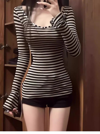 Ženska majica s prugastim uzorkom, dugi rukavi, dubok V izrez, uski kroj, srednja duljina 65–80 cm