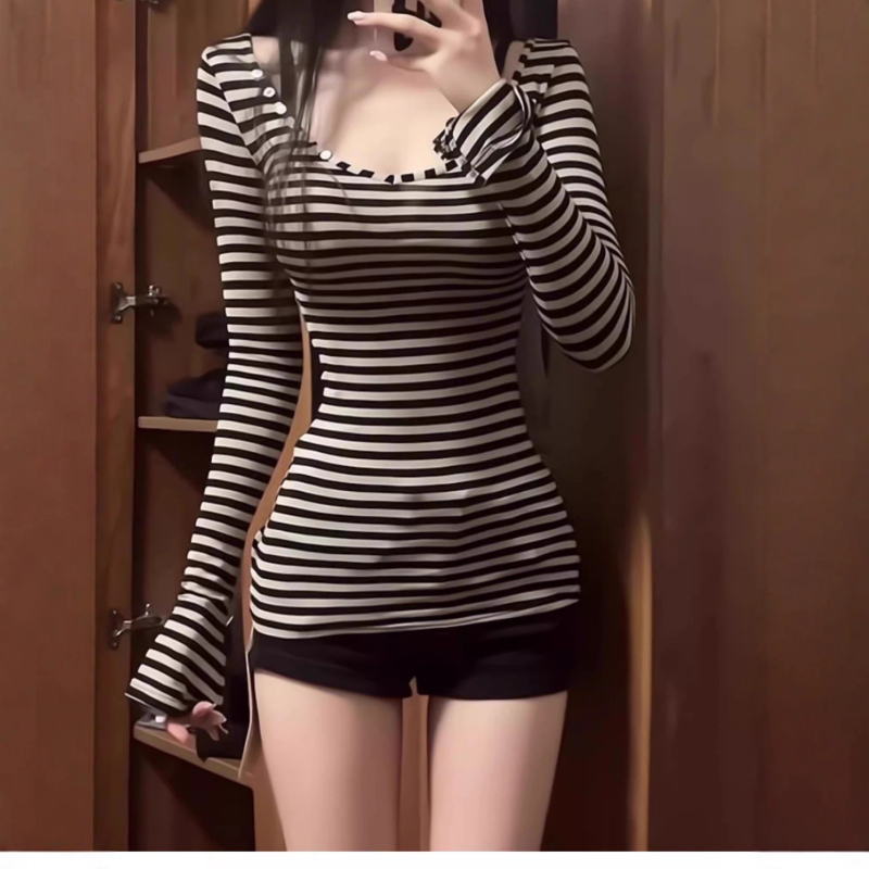 Ženska majica s prugastim uzorkom, dugi rukavi, dubok V izrez, uski kroj, srednja duljina 65–80 cm