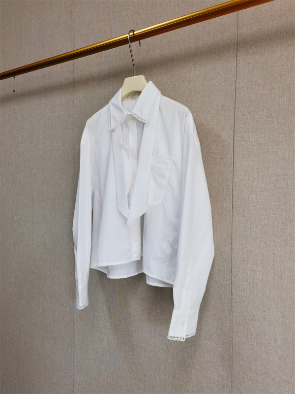 Pamukasta košulja s ovratnikom tipa lapel, dugi rukavi, prednja kopča u jednom redu gumba, standardna duljina, stil patchwork-socialite