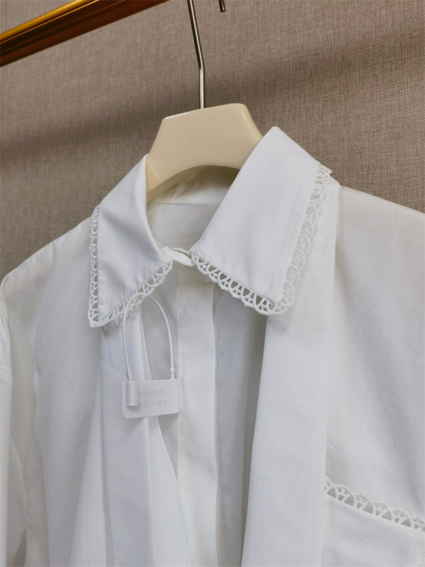 Pamukasta košulja s ovratnikom tipa lapel, dugi rukavi, prednja kopča u jednom redu gumba, standardna duljina, stil patchwork-socialite