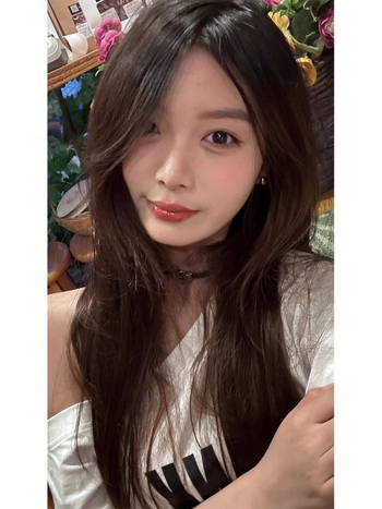 Ženski pamuk majica kratkih rukava, anime print, off-shoulder, nagnuti ovratnik, udoban kroj, korejski stil