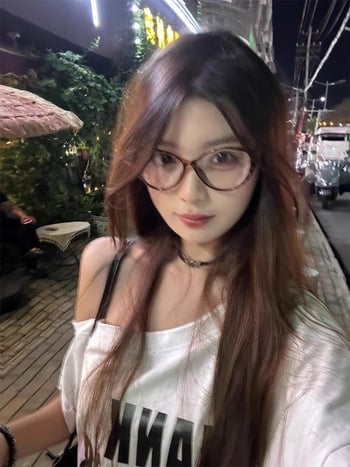 Ženski pamuk majica kratkih rukava, anime print, off-shoulder, nagnuti ovratnik, udoban kroj, korejski stil