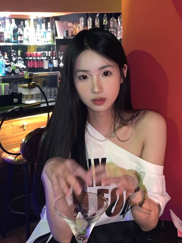 Ženski pamuk majica kratkih rukava, anime print, off-shoulder, nagnuti ovratnik, udoban kroj, korejski stil