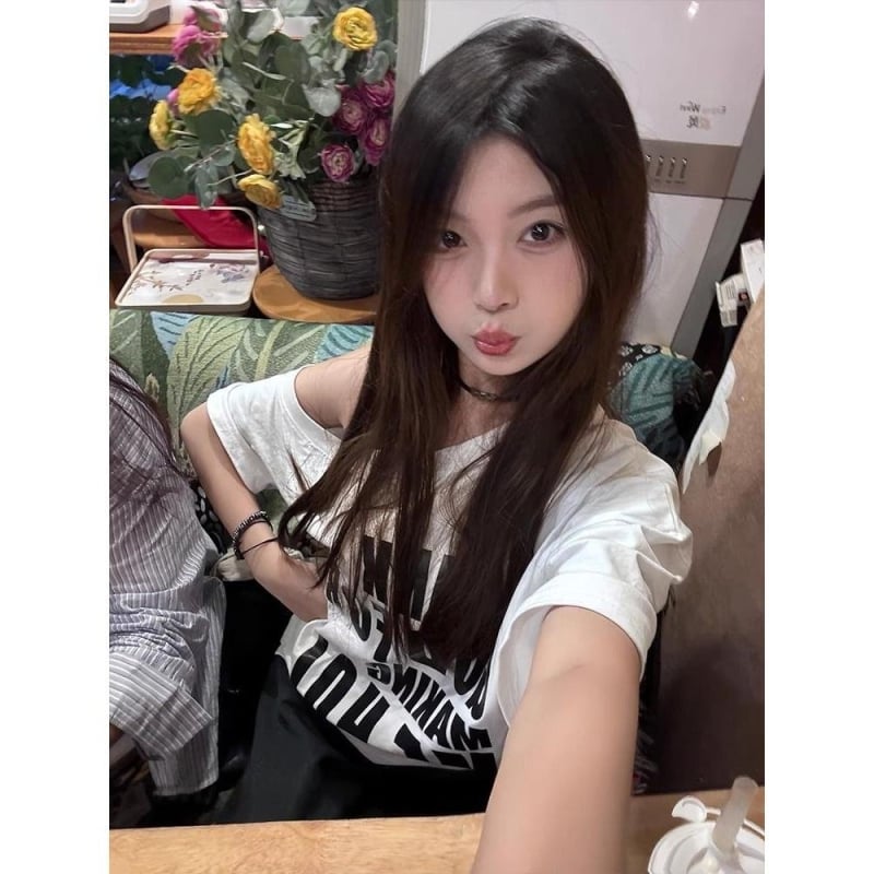 Ženski pamuk majica kratkih rukava, anime print, off-shoulder, nagnuti ovratnik, udoban kroj, korejski stil