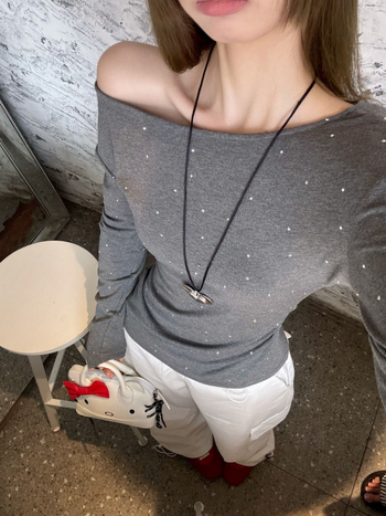 Ženska majica - slim fit, dugi rukavi, ovratnik s jednim redom, rukavi princeze - Proljeće 2023