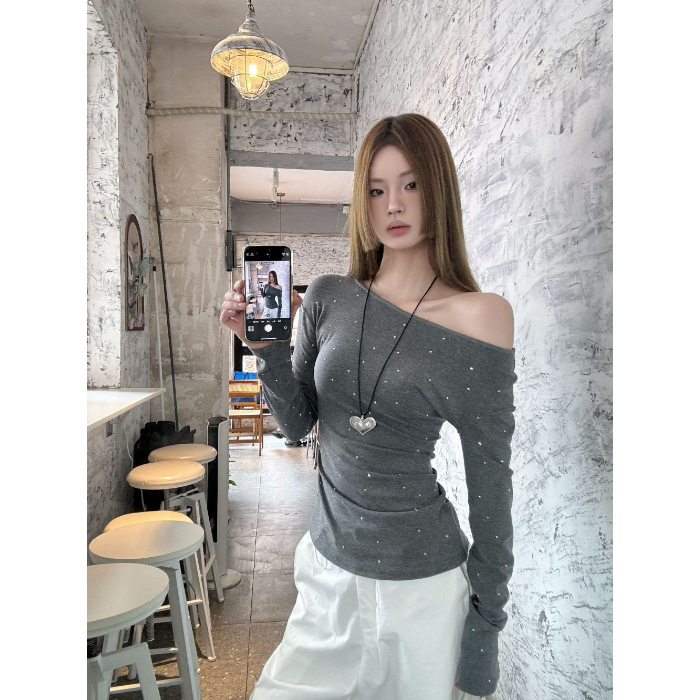 Ženska majica - slim fit, dugi rukavi, ovratnik s jednim redom, rukavi princeze - Proljeće 2023