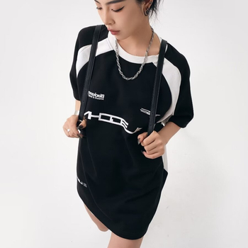 Ženska majica od poliestera, ležernog kroja, geometrijski uzorak, kratke rukave, okrugli ovratnik