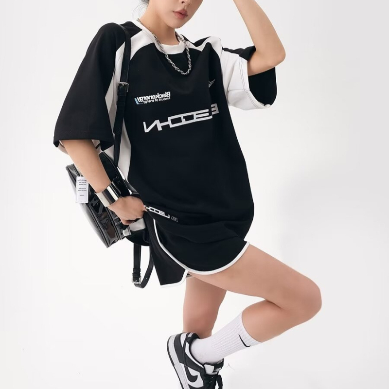 Ženska majica od poliestera, ležernog kroja, geometrijski uzorak, kratke rukave, okrugli ovratnik