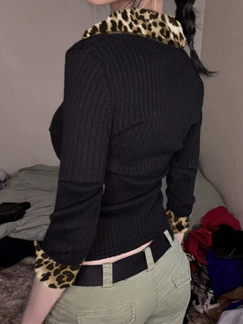 Majica s dugim rukavima s leopard printom, V izrez, paneli koláže, uski kroj