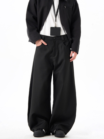 Kényelmes nadrág laza szabású, középső deréktájon, zipzáras záródás, egyszínű poliészter anyag, tavasz–ősz, férfiak