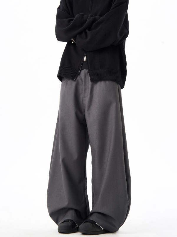 Kényelmes nadrág laza szabású, középső deréktájon, zipzáras záródás, egyszínű poliészter anyag, tavasz–ősz, férfiak