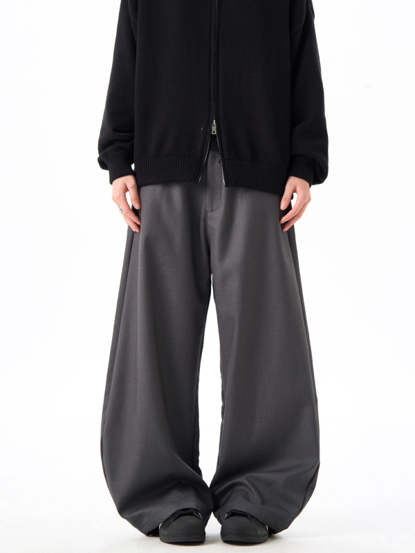 Kényelmes nadrág laza szabású, középső deréktájon, zipzáras záródás, egyszínű poliészter anyag, tavasz–ősz, férfiak