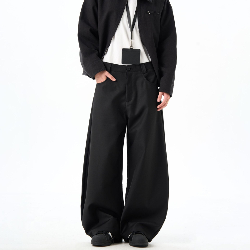 Kényelmes nadrág laza szabású, középső deréktájon, zipzáras záródás, egyszínű poliészter anyag, tavasz–ősz, férfiak