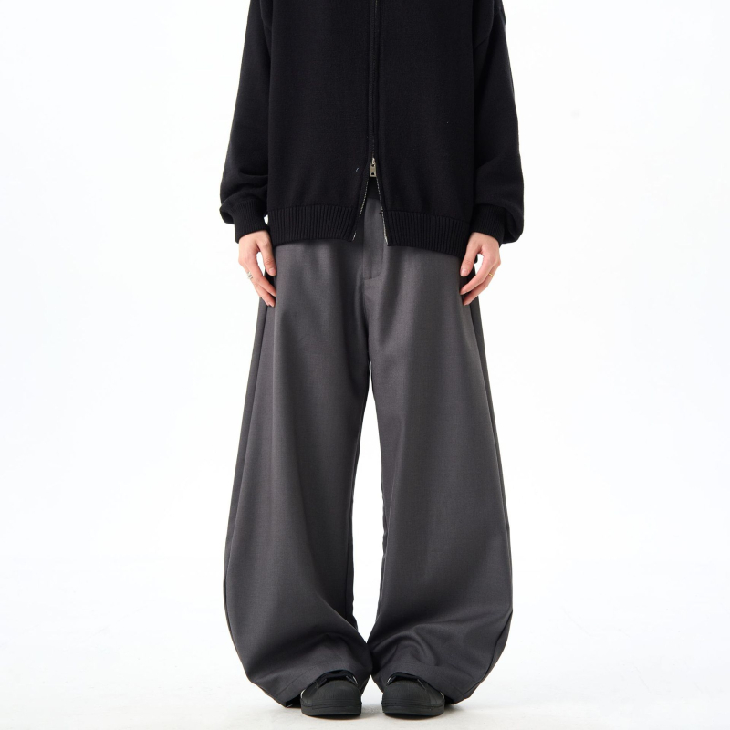 Kényelmes nadrág laza szabású, középső deréktájon, zipzáras záródás, egyszínű poliészter anyag, tavasz–ősz, férfiak