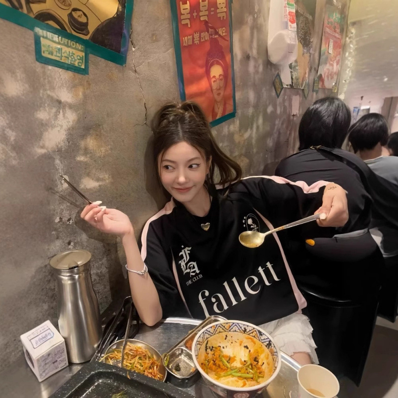 Női kapucnis póló poliészterből, retro blokk mintázat, 3D nyomat, laza szabás, kerek nyak